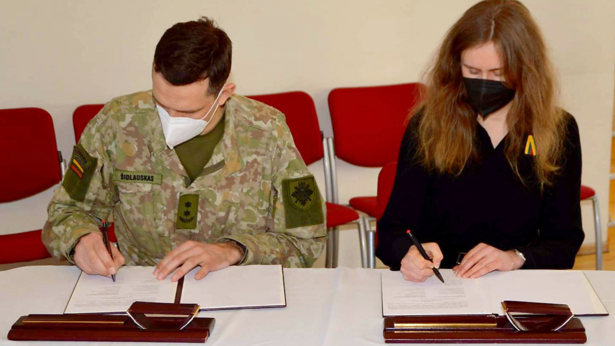 glaudus bendradarbiavimas su Lietuvos kariuomenės